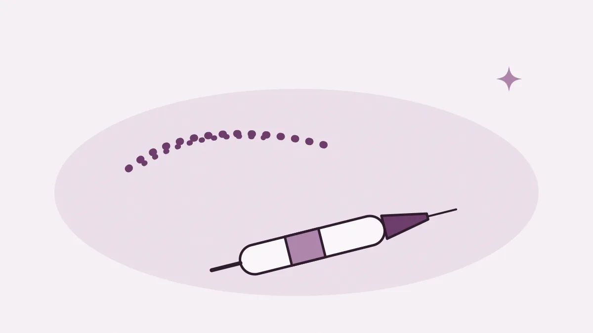Un dermographe posé à côté d'une ligne de sourcil en pointillés